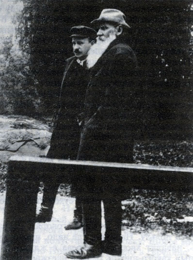 Л.Н. Толстой с сыном Андреем Львовичем. Ясная Поляна. 1904 г.