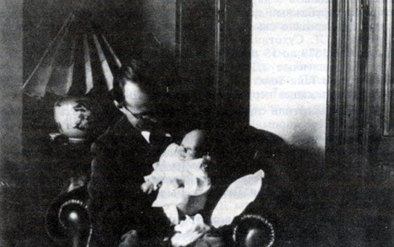 Т.Л. Сухотина с дочерыо Таней. Ясная Поляна. 1916 г.
