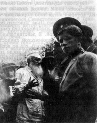 Л.Н. Толстой и его ученики. Ясная Поляна. 1908 г. Фотография П.А. Сергеенко
